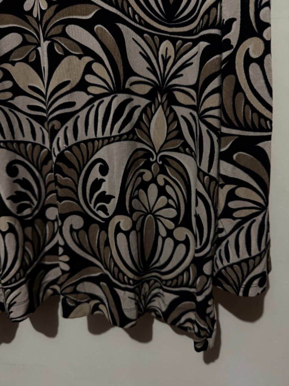 Chico's Size 3 XL Black Beige Paisley Scroll V-Neck Long Sleeve Tunic Top - Picture 9 of 16